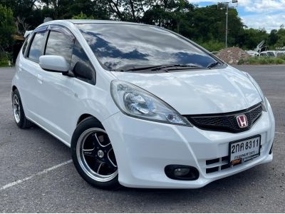 HONDA JAZZ 1.5 V AUTO สีขาว ปี 2012