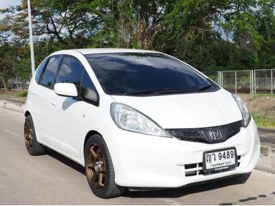 HONDA JAZZ 1.5S เกียร์ออโต้ สีขาว MY2011