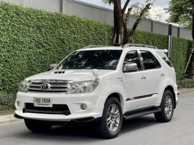 TOYOTA FORTUNER 3.0 TRD ขับ 4 ปี 11 สีขาว รูปที่ 0