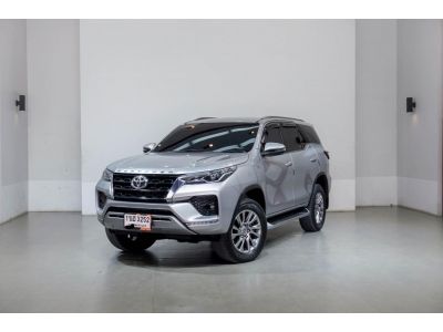 TOYOTA FORTUNER 2.4 V สีเทา เกียร์ AT ปี 2021