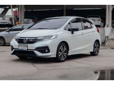 โตโยต้าชัวร์ ฟรีดาวน์ Honda Jazz 1.5 RS A/T ปี 17