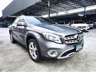 2019 BENZ GLA 200 Facelift สีเทา