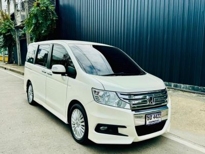 Honda Stepwagon  2.0EL สีขาว ปี 2013