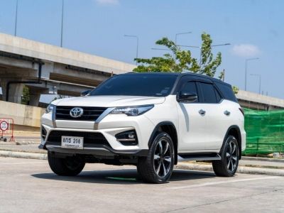 TOYOTA FORTUNER 2.8TRD SPORTIVO 2WD ปี 2019 อนุมัติไว 15 นาทีรู้ผล ใช้แค่บัตรประชาชนใบเดียว