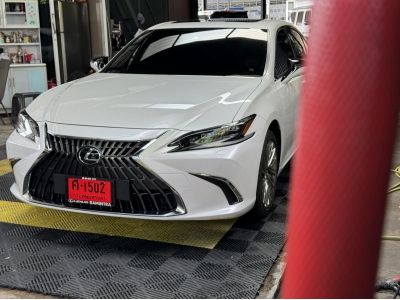 Lexus ES300h Grand Luxury ปี 2023 สีขาว รถสวยประวัติดี ไมล์น้อย ถูกกว่ารถใหม่เป็นล้าน