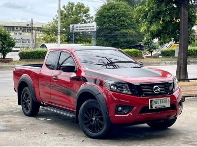 NISSAN NAVARA มือสอง NP300 KING CAB 2.5 CALIBRE E BLACK EDITION ปี 2018 ดีเซล เกียร์ธรรมดา สีแดง เลขไมล์ 30845 Km ฟรีดาวน์ ฟรีส่งรถ รูปที่ 0