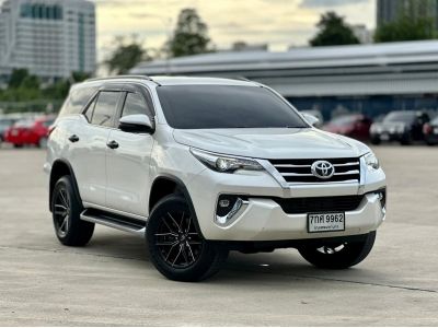 Toyota Fortuner 2.4 V 4WD 2018 สีขาว มือเดียว เช็คศูนย์ตลอด เหลือวารันตี 1 ปี ไม่จำกัดระยะทาง ยางใหม่