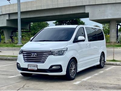 2018 HYUNDAI H-1 2.5 GRAND STAREX VIP รถบ้านมือเดียวป้ายแดง