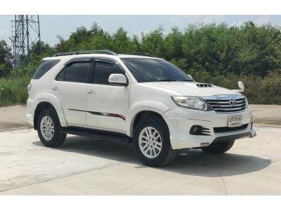 TOYOTA FORTUNER 3.0 ดีเซล 4x4 AUTO ปี 2013 รถสวยพร้อมใช้ ฟรีดาวน์ T.086-527-9533