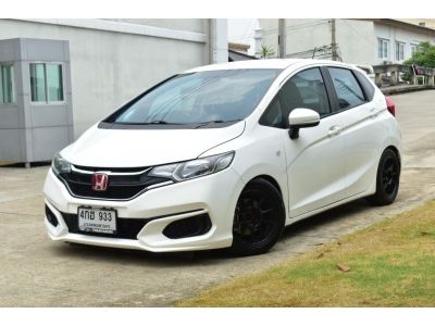 Honda Jazz Gk 1.5V PLUS auto ปี 2016 ฟรีดาวน์ ไมล์ 90,000 กม.