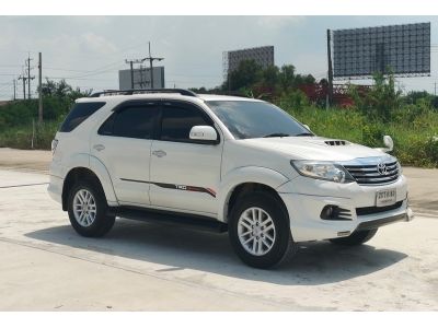 TOYOTA FORTUNER 3.0 ดีเซล 4x4 AUTO ปี 2013 รถสวยพร้อมใช้ ฟรีดาวน์ T.086-527-9533