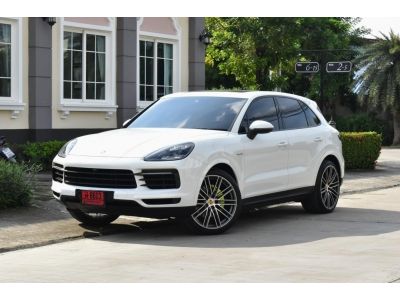 รุ่นรถ : Porsche Cayenne E-hybrid coupe4WD เครื่องยนต์: เบนซิน เกียร์: ออโต้ ปี: 2024 สี: ขาว ไมล์: 2,xxx กม.