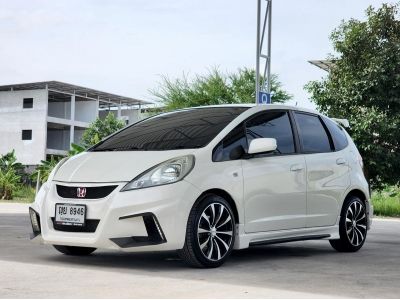 HONDA Jazz GE 1.5V A/T ปี 2011 สีขาว รถบ้านแท้ เลขไมล์ 185,xxx km.