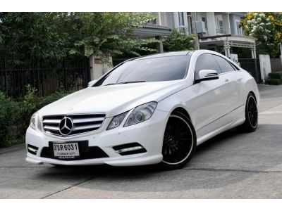 Mercedes-benz E200 CGI COUPE เครื่องยนต์: เบนซิน เกียร์:AT ปี: 2013 สี:ขาว ไมล์:9x,xxx Km.