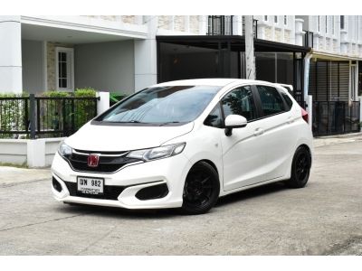 พร้อมโอน Honda Jazz Gk 1.5V plus auto ไมล์ 90,000 กม. โทร.0922639576 เอ๋ รถสวยตรงปก