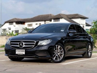 MERCEDES BENZ E300e Avantgarde โฉม W213 ปีจดทะเบียน 2021 เลขไมล์ 52,xxx km.