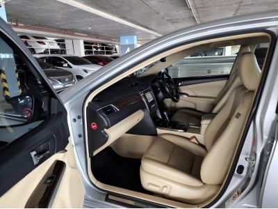 Toyota Camry 2.5 Hybrid Navigator ปี 16 AT (รถมือสอง ราคาดี เจ้าของขายเอง รถสวย สภาพดี ไมล์แท้) รูปที่ 11