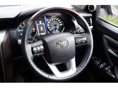 2015 TOYOTA FORTUNER 2.4 V  สีดำ รูปที่ 11