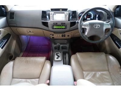 2012 TOYOTA FORTUNER 3.0 V 2WD A/T สีขาว รูปที่ 11