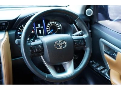 2015 TOYOTA FORTUNER 2.8 V 4WD A/T สีน้ำตาล รูปที่ 11