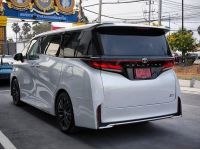 2024 TOYOTA VELLFIRE 2.5 Hybrid Z-Premier HEV E-FOUR สีขาว ภายในน้ำตาล เลขไมล์เพียง 500 KMใ รูปที่ 11