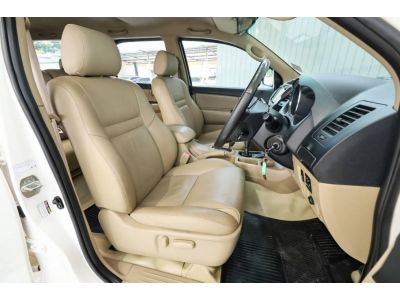 2010 TOYOTA FORTUNER 3.0 V 4WD รูปที่ 12