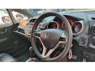 2011 Honda Jazz 1.5V  ผ่อนเพียง 6,xxx เท่านั้น รูปที่ 13