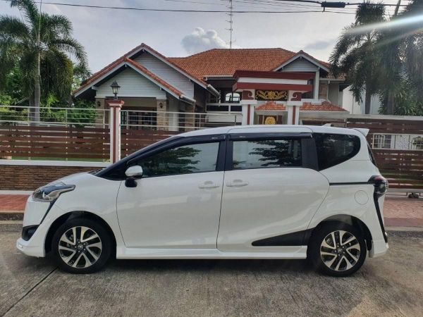 Toyota Sienta 1.5 V รุ่นท็อป ปี2016 รถมือเดียวจากป้ายแดงเข้าศูนย์ตลอด ไมล์80000 กิโลแท้ สภาพสวยพร้อมใช้ค่ะ รูปที่ 1