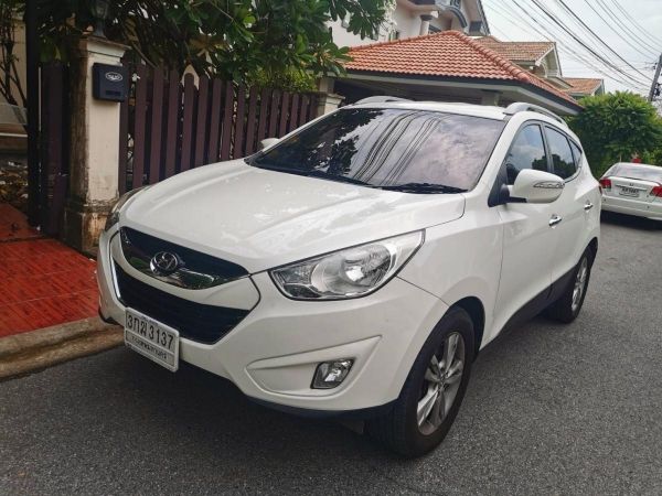 ขายถูก HYUNDAI TUCSON 2.0 D 4WD เครื่องดีเซล ปี 2012 เจ้าของรถขายเองค่ะ รถดี สวย ประหยัดมาก ระบบปลอดภัย ขับง่ายค่ะ ราคา : 469,000 บาท รูปที่ 1