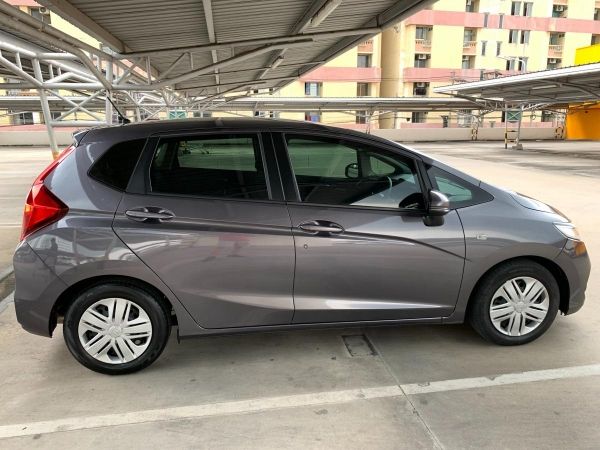 ขายรถยนต์ Honda Jazz 2017 วิ่งน้อย ไม่เคยชน รูปที่ 1