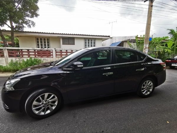 Nissan sylphy 1.8naviท็อป​ 2012​ สีดำ​ รูปที่ 1