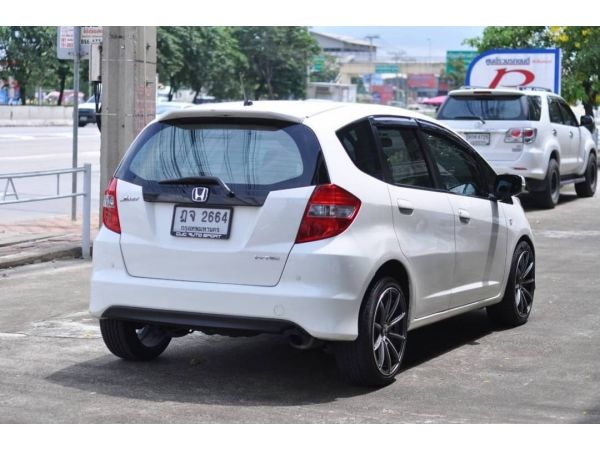 Honda Jazz 1.5V Hatchback AT 2010 รูปที่ 1