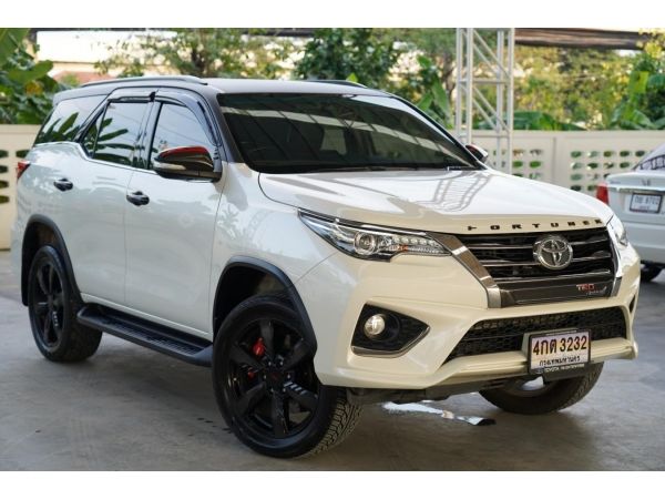 2016 TOYOTA FORTUNER 2.8 TRD 4WD  A/T  สีขาว รูปที่ 1