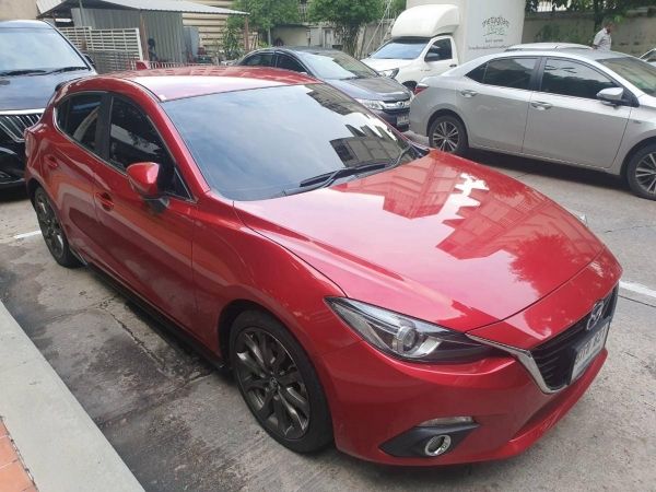 เจ้าของขายเอง รถมือเดียว Mazda3 2.0 S skyactive ปี2015 Hatchback (5ประตู) สีแดง รูปที่ 1