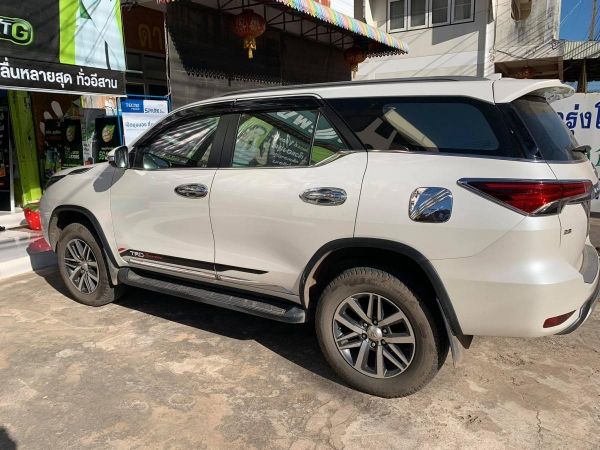 2016 TOYOTA FORTUNER 2.4 2WD A/T สีขาว รูปที่ 1