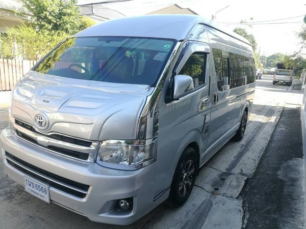 toyota commuter รูปที่ 1