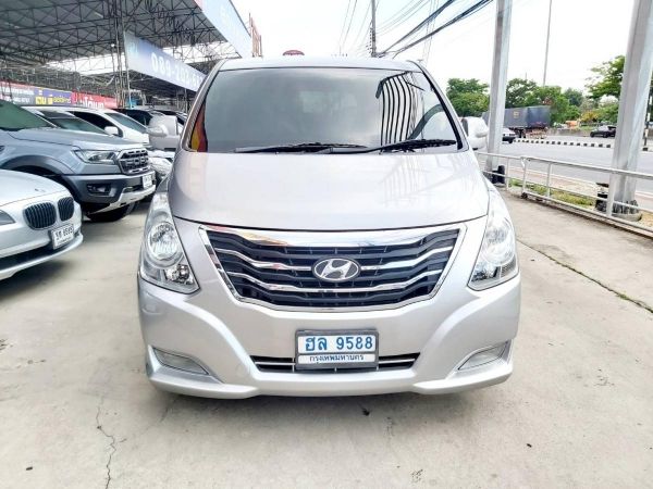 Hyundai H-1 2.5 รุ่น ELITE ปี2015 รถครอบครัว 11ที่นั่ง สภาพสวยเดิมไม่มีอุบัติเหตุนั่งได้สบายไปได้ทั้งบ้านค่ะ รูปที่ 1