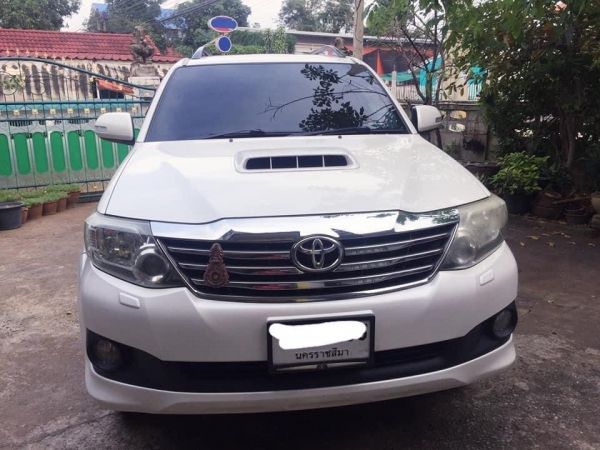 ขายรถบ้าน toyota fortuner ตัวท๊อป ดีเซล ปี 2012 ใช้เองคนเดียวค่ะ รูปที่ 1