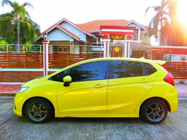 HONDA JAZZ 1.5 SV i VTEC รุ่นท็อป ปี2015 รถมือเดียวจากป้ายแดงสภาพสวย พร้อมใช้งาน รูปที่ 1