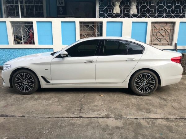 ขายดาวน์ 2018 BMW 520d ราคา 750000 ผ่อนต่อ 45810 * 28 งวด รูปที่ 1