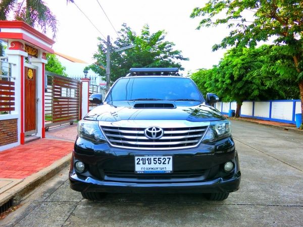 TOYOTA FORTUNER 3.0 V 4WD รุ่นท็อป ขับ4 ปี20120สีดำ รถสภาพสวยเดิมเครื่องดีเซลภายในสวยเบาะหนังแท้ปรับไม่เคยจมน้ำไม่เคยมีอุบัติเหตุ รูปที่ 1