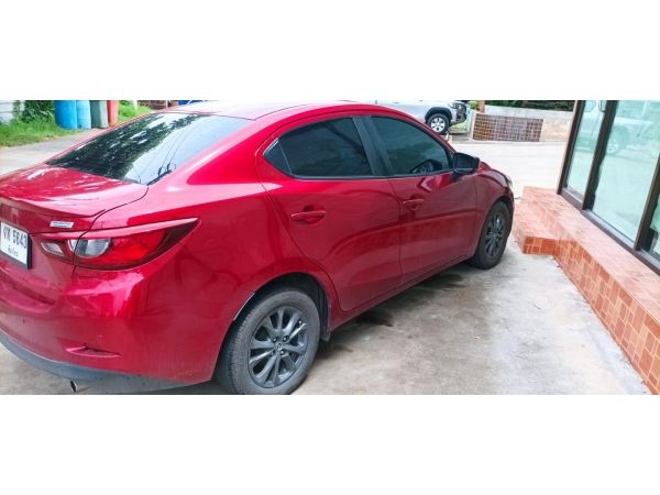 ขายรถบ้านมือเดียวใช้เอง mazda2 สีแดงเบนซิน ท๊อปสุดปี2018 รูปที่ 1