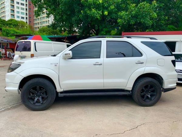 TOYOTA FORTUNER รูปที่ 1