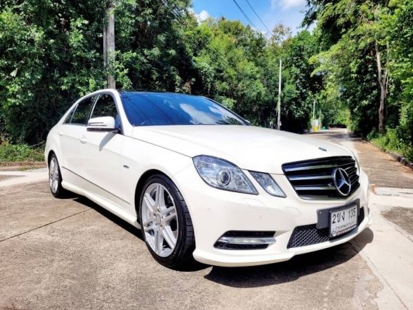 ขายด่วน Mercedes Benz E200 CGI Saloon ปี 2012 ไมล์เพียง 80,000 รูปที่ 1