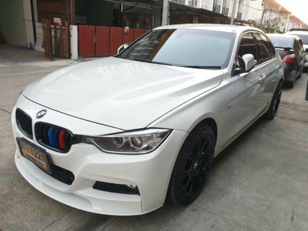 BMW 320i Luxury ปี 2015 รถบ้านเจ้าของขายเอง  BSI หมด 23/09/2564  ขายราคาเพียง 950,000.- รูปที่ 1