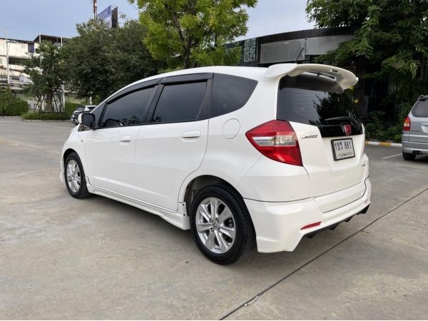 สนใจทัก https://line.me/ti/p/XTFjwr4hZd  ????Honda Jazz GE 1.5 V ATปี2013 รูปที่ 1