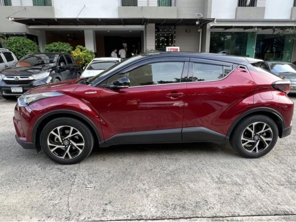 ขายด่วน Toyota CHR สีเเดง ปี 2019 รุ่นท๊อป Hybrid ไมล์น้อยสุดๆ รูปที่ 1