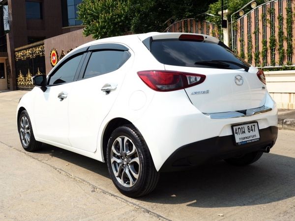 MAZDA 2 1.5 SKYACTIVE XD SPORTS HIGH PLUS ปี 2015 เกียร์AUTO สีขาวมุก(นิยม) รูปที่ 1