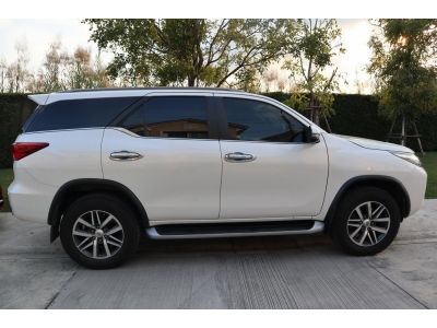 2018 Toyota Fortuner 2.4 V SUV AT 2WD Diesel รูปที่ 1