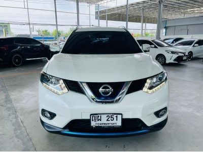 NISSAN X-TRAIL 2.0V  Hybrid 4WD รถปี 2015 จดปี 2017 สีขาวมุก รูปที่ 1